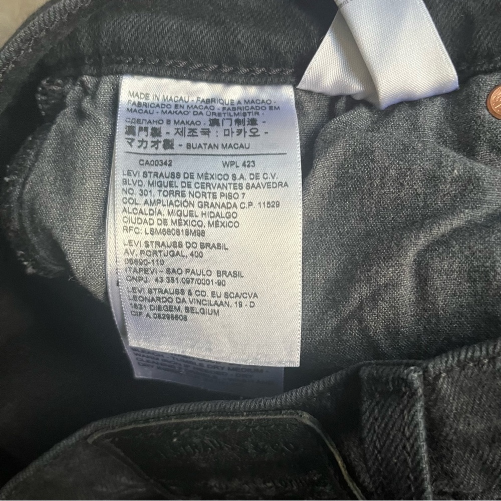 Levi’s Wedgie Straight Jeans — Black - Picture 8 of 9